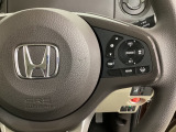 ハンドルにHondaセンシング系のクルーズコントロールやレーンキープアシストなどのスイッチが装備されています。ハンドルから手を離さず安全に操作できます。