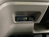 【ETC車載器】カードを挿すだけでゲートをスルー。利用には車両情報を登録する「セットアップ」が別途必要です。