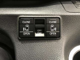 スマートキーや運転席のスイッチで後席両側スライドドアの開閉が可能♪電動だから力を入れてドアを開ける必要が無く、小さなお子様でも簡単に開け閉めでき快適です♪