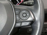 【レーダークルーズコントロール】(全車速追従機能付)付きです。車速に応じて追従支援してくれるので、ロングドライブも快適です。詳細は販売店スタッフまでおたずねください。
