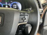 前方の車との車間を設定し、スピードを上げたり緩めたりを自動で行ってくれる追尾式の「レーダークルーズ」。上級装備の一つです!高級車にしかつかない嬉しい機能です。