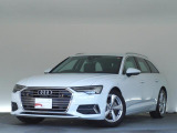Audiデザインの特徴であるシングルフレームグリルが存在感を主張します。