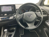 運転席回りも高級感があります♪