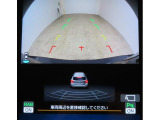 ■リヤビューカメラの映像です。ステアリング連動ガイドラインが、後退時の予想進路を表示し、運転のサポートを致します。