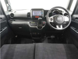 ◆視界広々で非常に運転しやすくロングドライブでも疲れを感じさせないすっきりとまとまったインパネ周りです。