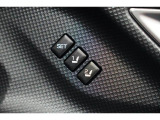 運転席のシートポジションメモリー機能は、登録済みの運転者と交代しても、シートポジションの変更の手間がかかりません。