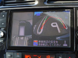 【アラウンドビューモニター&バックモニター】クルマを真上から見下ろしているかのような映像が表示され、周囲の状況がひと目で把握できるので、安心してスマートに駐車できます。駐車が苦手な方にオススメです!