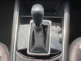 アクセルペダルを踏み込む量や速さに応じて変速パターンをし、人馬一体の運転感覚を発揮してくれる6速オートマ!