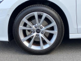 アウディみなとみらいショールーム内には東京都おもちゃ美術館と共同開発したキッズルームもあり、小さなお子様連れのお客様にもゆっくりおくつろぎいただげる空間となっております。