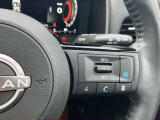 ハンドルの右側にはプロパイロットシステムのスイッチが付いているので、高速道路の運転が楽になりますよ!左側のオーディオ操作のスイッチにて音量調整等をナビを直接触ることなく操作ができます。