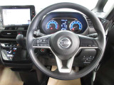 運転が楽しくなる明るく開放的な運転席まわりです。