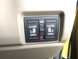 【両側パワースライドドア】両側がパワースライドドアになっており、運転席のスイッチやスマートキーでも開閉が可能です!開口部も広いので乗り降りも楽々♪