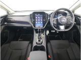 ■視界良好で運転しやすいコックピットです。シンプルで操作性の良いインパネ回りにデザインされ、SUBARUは安全性能に徹底的にまでこだわった視界設計を行っています。