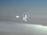 ●ヘッドアップディスプレイ:現在の速度や走行情報をデジタル表示で運転席前方のガラスに投影!運転中、視線をずらさず必要な情報を確認できるのでとっても便利で安心!