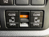 【両側パワースライドドア】スマートキーや運転席のスイッチで後席両側スライドドアの開閉が可能♪電動だから力を入れてドアを開ける必要が無く、小さなお子様でも簡単に開け閉めでき快適です♪