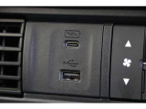 USBジャックも搭載。車内で音楽再生だけではなくスマートフォン等の機器へ充電可能です♪