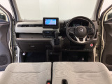 【前方視界】開放的な前方視界!運転がしやすく疲れにくいです♪窓が大きく、見通しがとっても良いおクルマですよ♪
