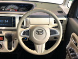 インテリアに合わせたデザインのステアリングは、運転される方のことも考え、運転しやすい形状、大きさです。是非一度、実際に触ってお確かめください。
