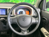 インテリアに合わせたデザインのステアリングは、運転される方のことも考え、運転しやすい形状、大きさです。是非一度、実際に触ってお確かめください。