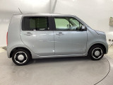 後席プライバシーガラス仕様! 車内が見えにくい設計です。