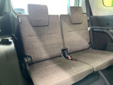 床下収納式のサードシートです。座席部分をコンパクトに収納でき、広大な荷室スペースとしてお使いいただけます!乗車人数や荷物の量など利用シーンに合わせて3列目を有効活用でき、とっても便利♪