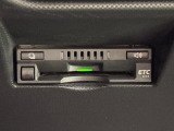ETCカードを挿入することで高速道路を利用する際の支払いがキャッシュレスになったり、ETCスマートインターチェンジが利用できたり、とても便利なアイテムです!保証は修理保証のみとなります。