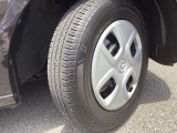 純正13インチフルホイールキャップでスタイルバッチリ!145/80R13タイヤです