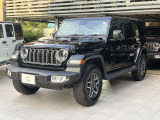 遠くから見てもひと目でJeepとわかるデザイン。アウトドアからフォーマルなシーンまでしっかりとこなします。