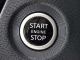 【プッシュスタート】キーが車内にあれば、エンジンの始動・停止はブレーキを踏んでスイッチを押すだけ!キーを取り出す手間を省き、ワンプッシュで操作するので簡単でスムーズ!