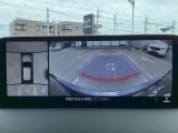 狭い場所での駐車やすれ違いなどでより的確な運転操作に役立つ360&deg;ビューモニターが装備されています。