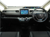 ◆視界広々で非常に運転しやすくロングドライブでも疲れを感じさせないすっきりとまとまったインパネ周りです。