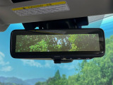 【スマートリヤビューミラー】後席の大きな荷物や同乗者で後方が確認しづらい時でも安心!カメラが撮影した車両後方の映像をルームミラー内に表示。クリアな視界で状況の確認が可能です!