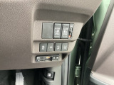 パワースライドドアの開閉はスマートキーのリモコンやドアノブは勿論、運転席側のスイッチ操作でも開閉ができ、安全・簡単です
