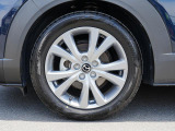 18インチ純正アルミホイールを装備。タイヤサイズは215/55R18となります。