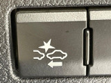 【プリクラッシュセーフティ】前方の車両等を検知し、衝突しそうな時は警報で注意を促し、ブレーキを踏む力をサポート。ブレーキを踏めなかった場合は衝突被害軽減ブレーキが作動、衝突回避をサポートします。