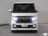 ハロゲンより明るく、より遠くまでさらなる安心感のあるLEDヘッドライトを採用。点灯忘れも防止できるオートライトコントロール機構付きです。
