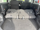 普段のお買い物や通勤、送迎等に十分な荷室スペースを確保しております。セカンドシートを倒すと、大きな荷物の積載も可能です♪