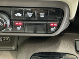 運転席/助手席シートヒーターで寒い日もすぐに温かくなり快適に過ごせます。2段階の温度調整が可能です
