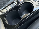 サイズ違いで2つのドリンクホルダーが用意されています