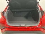 広々としたラゲージスペースを備えています。大きなものや長さのある荷物もしっかりと積み込めます。