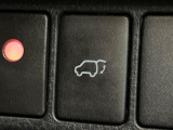 【パワーバックドア】スマートキーや運転席のボタンを押すだけでリアゲートが自動で開閉します!荷物を持っている時や、高い位置にあるバックドアを閉める際に便利な機能です♪