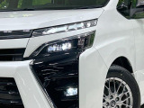【LEDヘッドライト】悪天候や夜間走行時も良好な視界を確保し安心して運転できる高輝度LEDヘッドライトを装備!点灯速度が早く、消費電力も抑えられています。