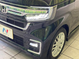 【LEDヘッドライト】悪天候や夜間走行時も良好な視界を確保し安心して運転できる高輝度LEDヘッドライトを装備!点灯速度が早く、消費電力も抑えられています。