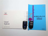 【スマートキー】カバンやポケットに入れたままでもドアの施錠・解錠が可能なスマートキーを装備。エンジンのオン・オフ時もカギを取り出す必要が無いからとっても便利です♪