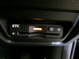 ETC付。高速道路の料金所はキャッシュレスで通過です。サービスエリア等にあるスマートインターの出入りも利用可能でとっても便利。ご納車後すぐにお使い頂けるようセットアップしてのお渡しとなります。