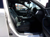 運転席周りです。シートデザインやカラーもご確認ください。シートの擦れや臭い等、気になる事があればお気軽にお問い合わせください。