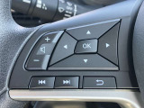 ステアリングスイッチ付。ハンドルから手を離さずにオーディオ操作が出来て安全です。