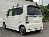 バックカメラが付いているのでバックでの車庫入れも安心です。