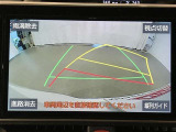 【バックモニター】駐車時に後方がリアルタイム映像で確認できます。大型商業施設や立体駐車場での駐車時や、夜間のバック時に大活躍!運転スキルに関わらず、今や必須となった装備のひとつです!