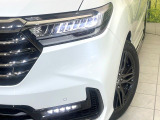 【LEDヘッドライト】悪天候や夜間走行時も良好な視界を確保し安心して運転できる高輝度LEDヘッドライトを装備!点灯速度が早く、消費電力も抑えられています。